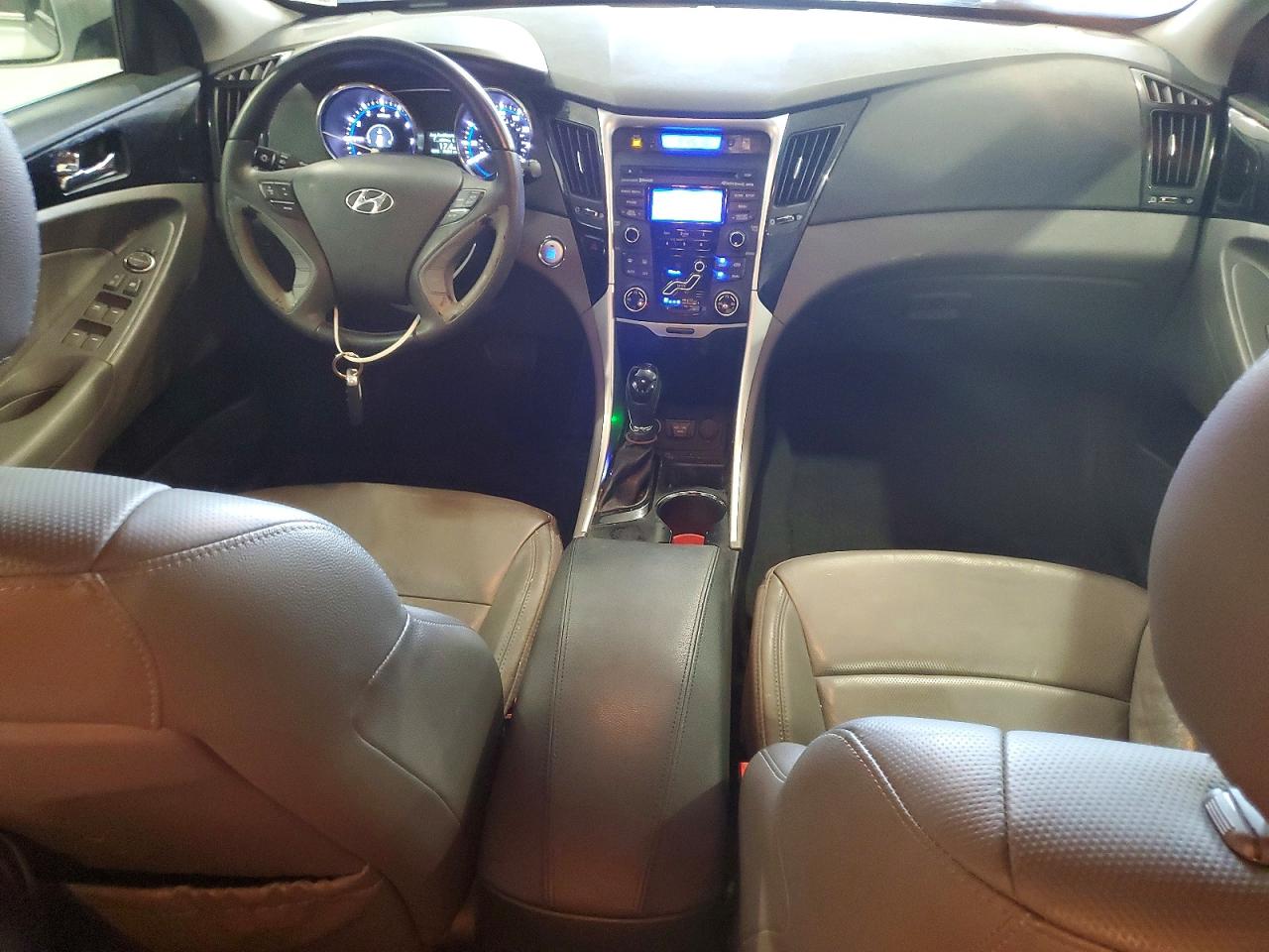 2013 HYUNDAI SONATA SE photo 8