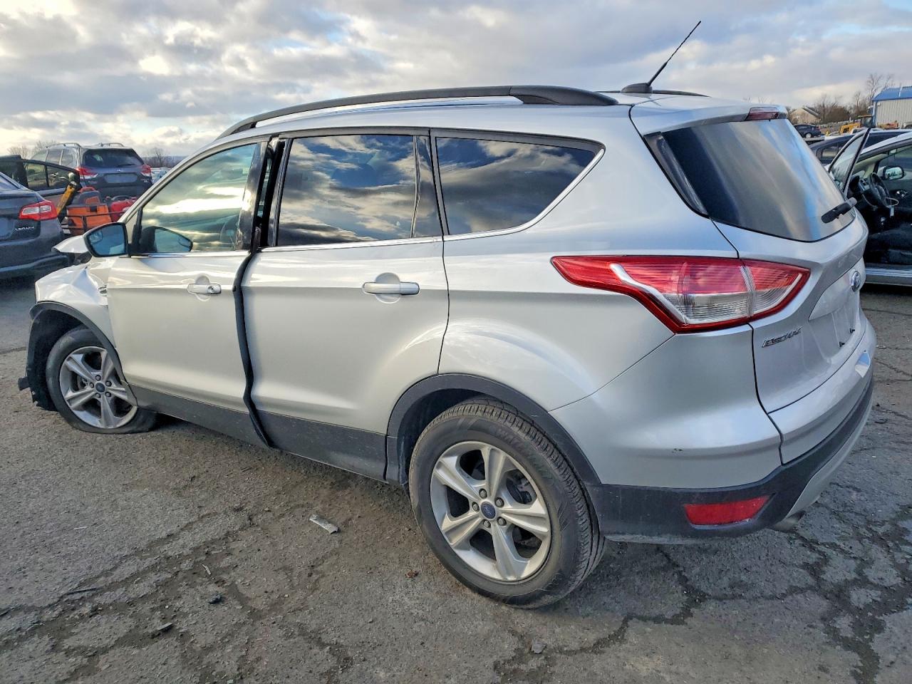 2016 FORD ESCAPE SE photo 2