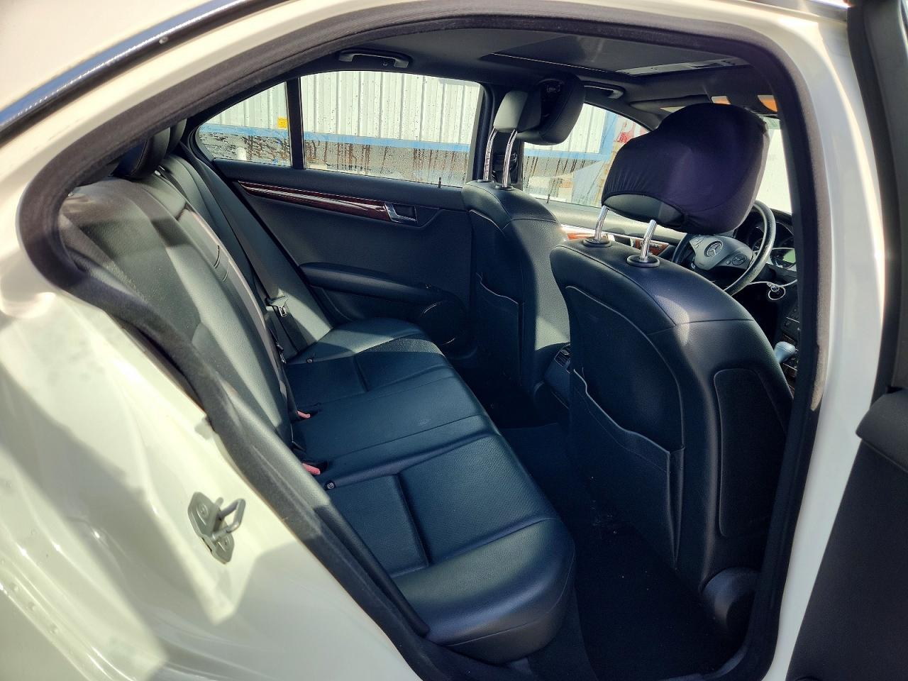2011 MERCEDES-BENZ C 300 photo 28