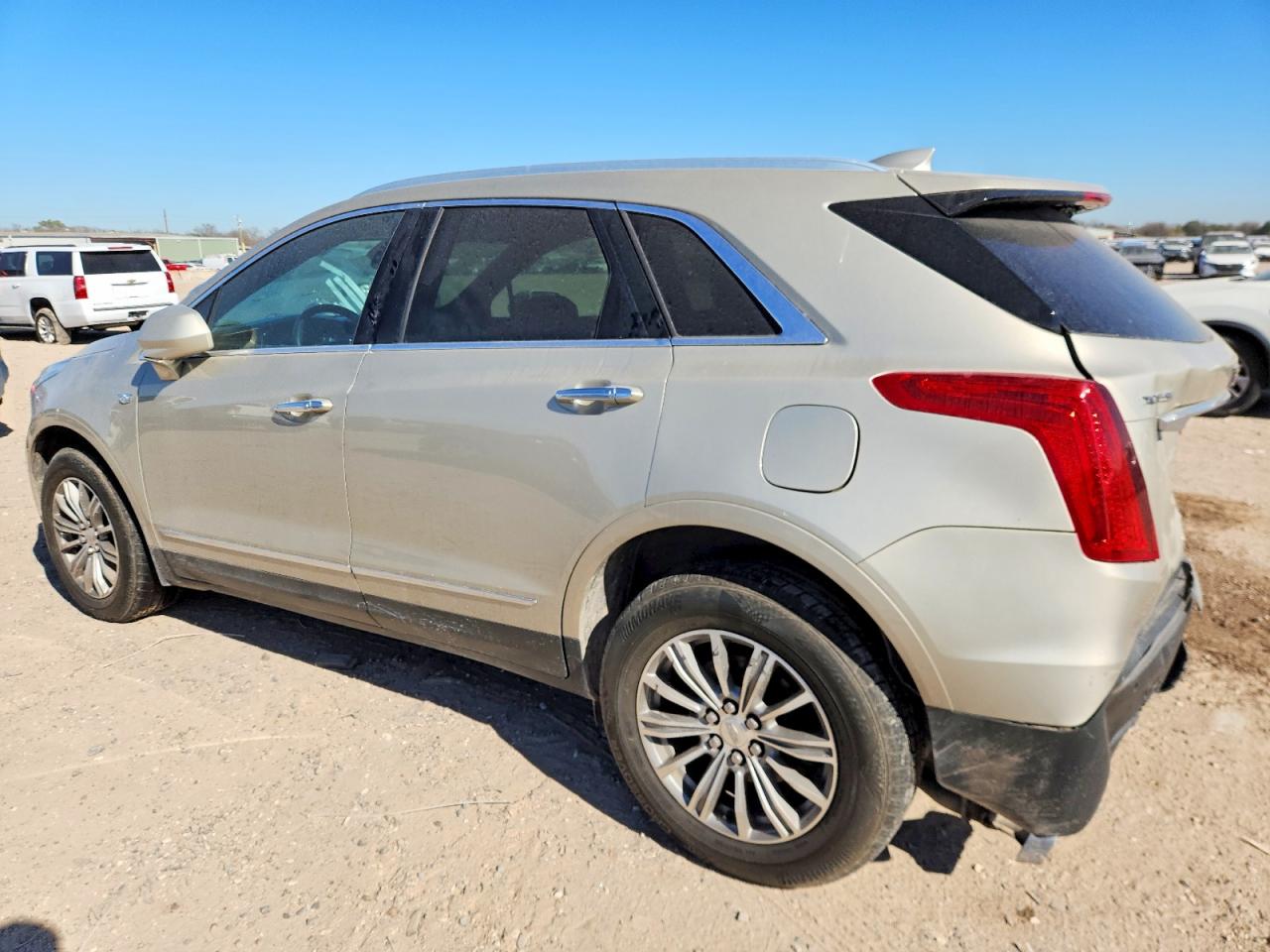 2017 CADILLAC XT5 LUXURY photo 3