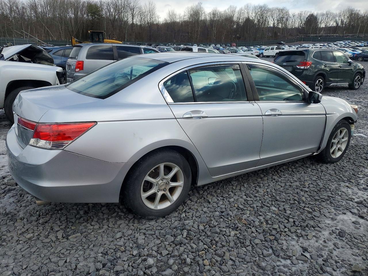 2011 HONDA ACCORD LX photo 3