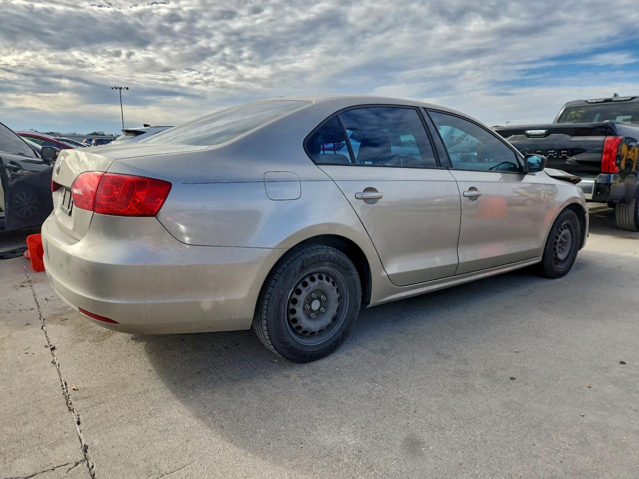 2013 VOLKSWAGEN JETTA BASE photo 3
