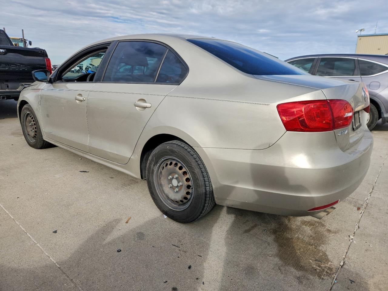 2013 VOLKSWAGEN JETTA BASE photo 2