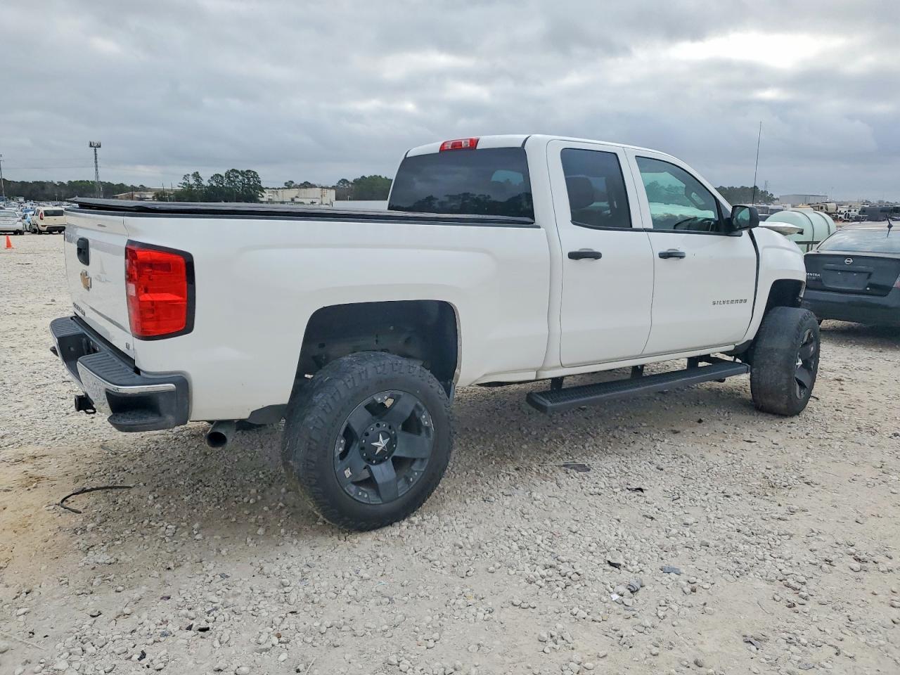 2014 CHEVROLET SILVERADO C1500 LT photo 3