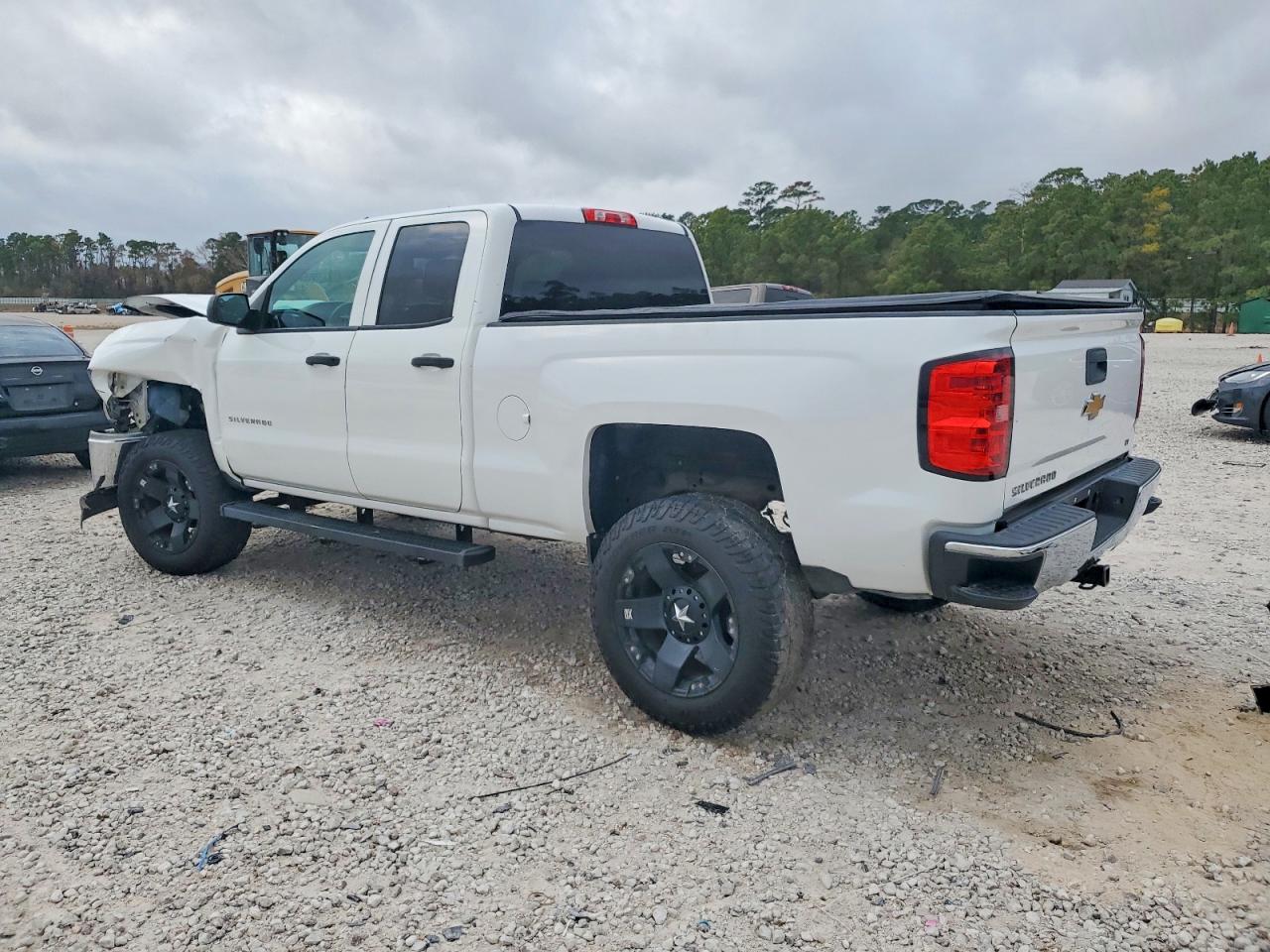 2014 CHEVROLET SILVERADO C1500 LT photo 2