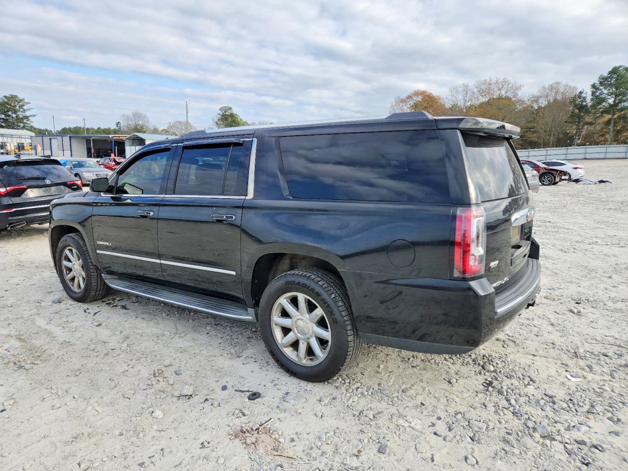 2015 GMC YUKON XL DENALI photo 2