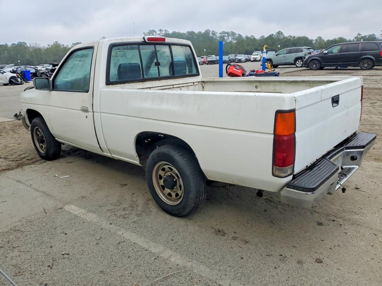 1994 NISSAN TRUCK BASE photo 2