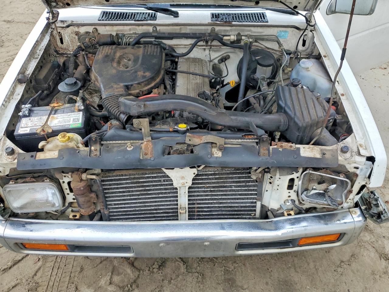 1994 NISSAN TRUCK BASE photo 11