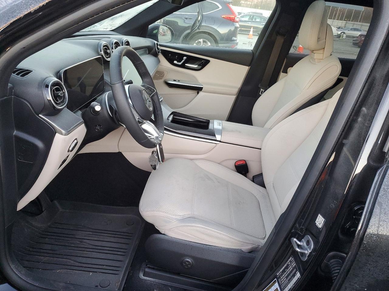 2025 MERCEDES-BENZ GLC 300 photo 7