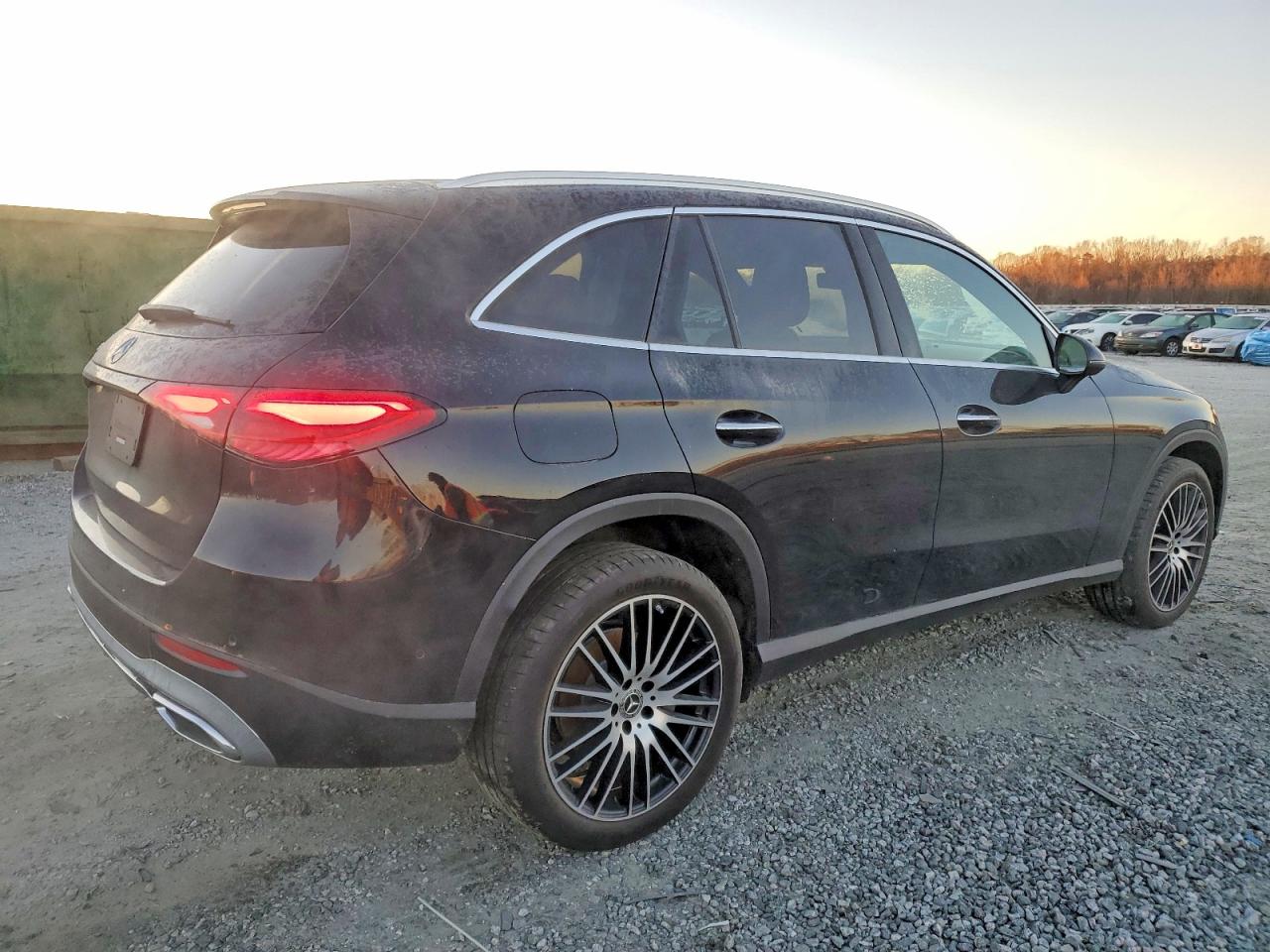 2025 MERCEDES-BENZ GLC 300 photo 3