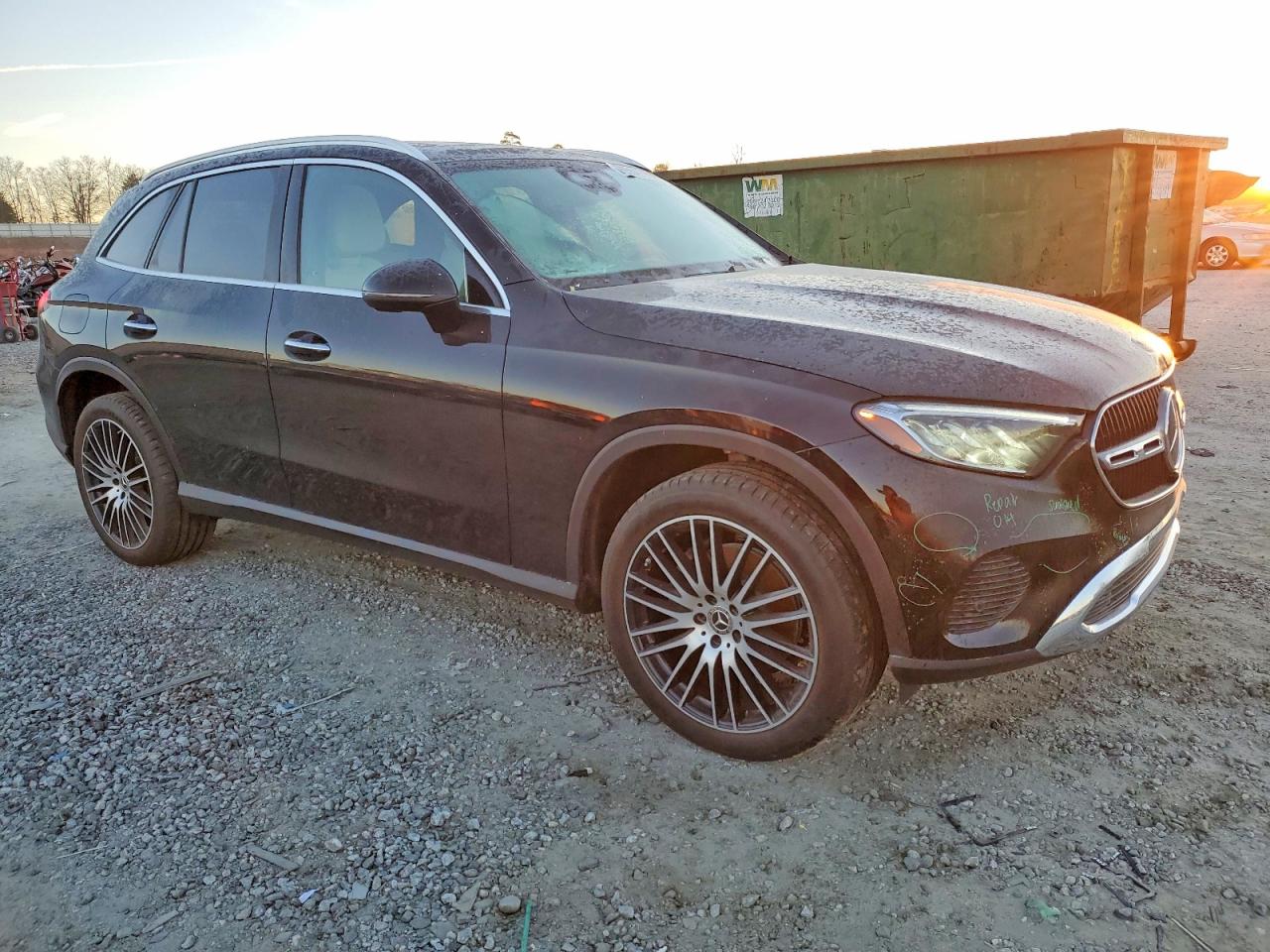 2025 MERCEDES-BENZ GLC 300 photo 4