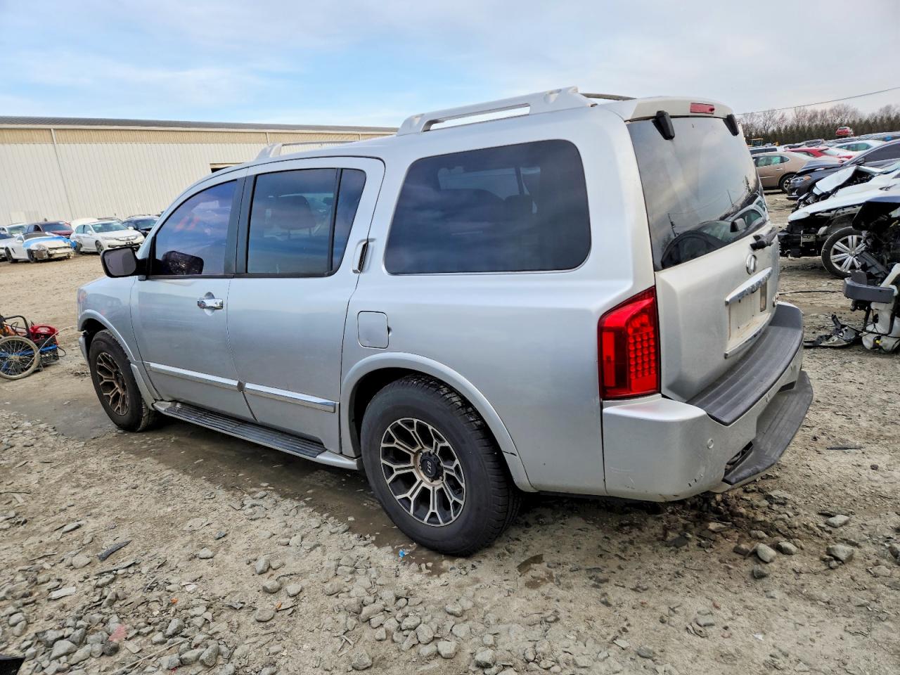 2006 INFINITI QX56 photo 3