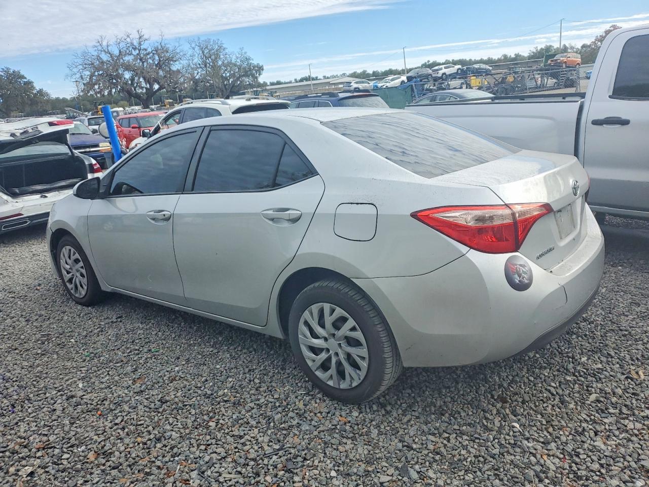 2018 TOYOTA COROLLA L photo 3