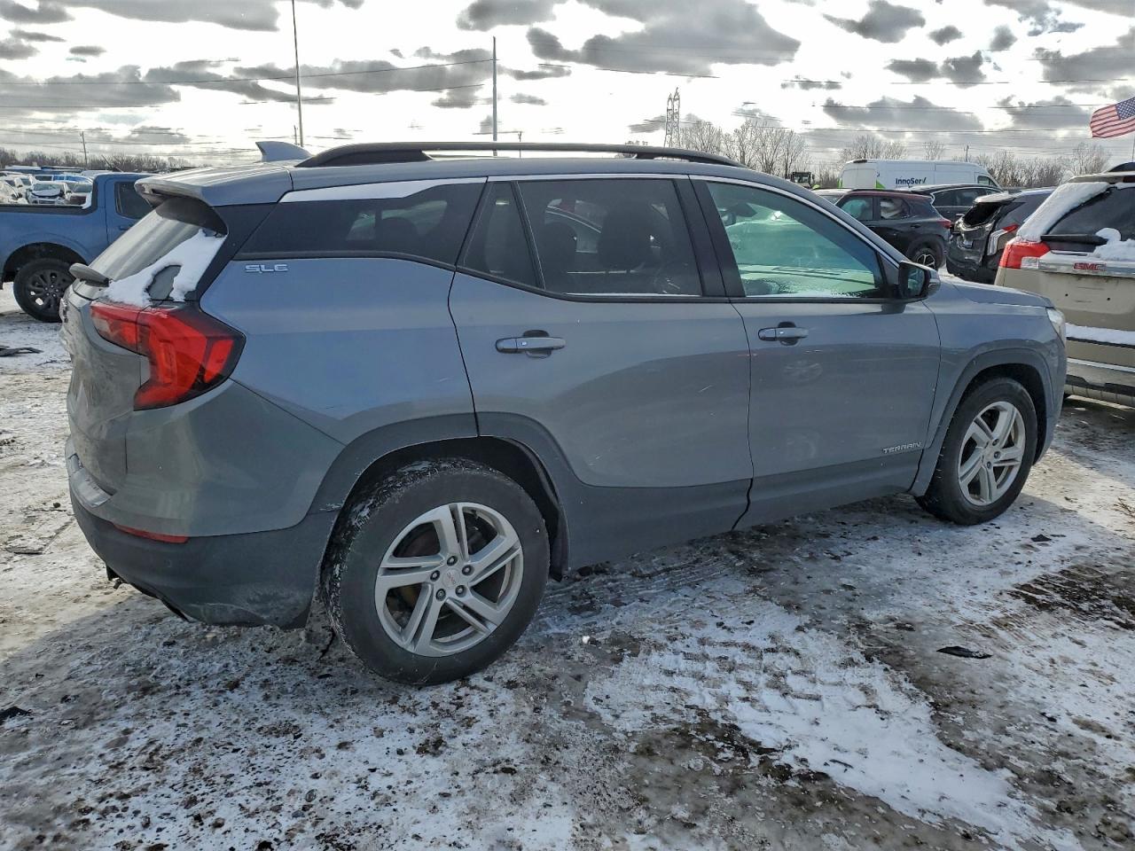 2018 GMC TERRAIN SLE photo 3