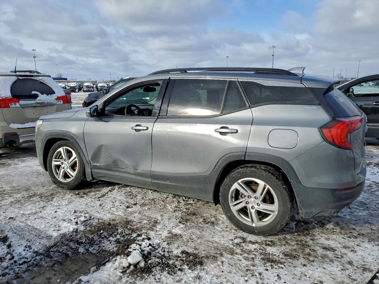 2018 GMC TERRAIN SLE photo 2