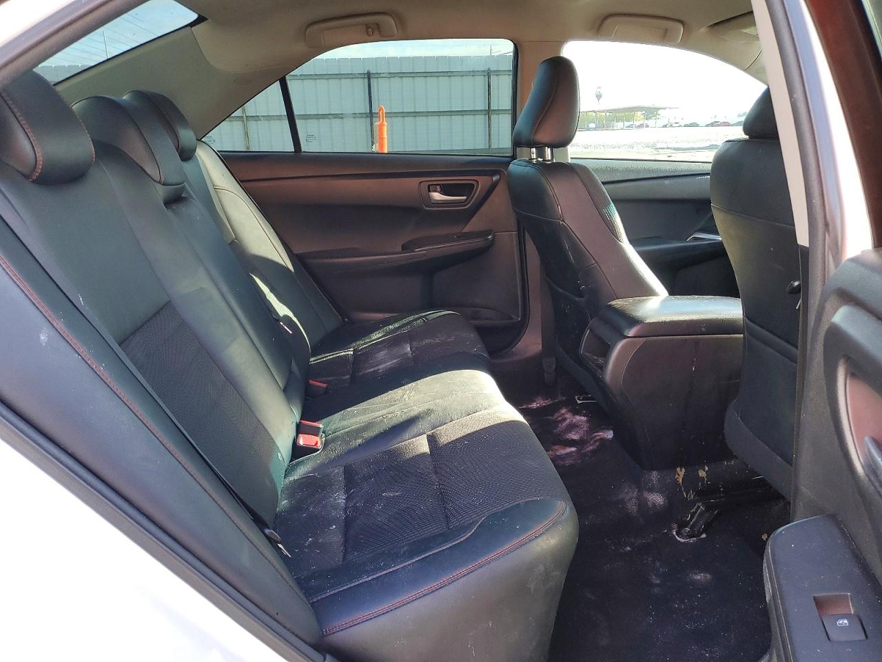 2017 TOYOTA CAMRY LE photo 10