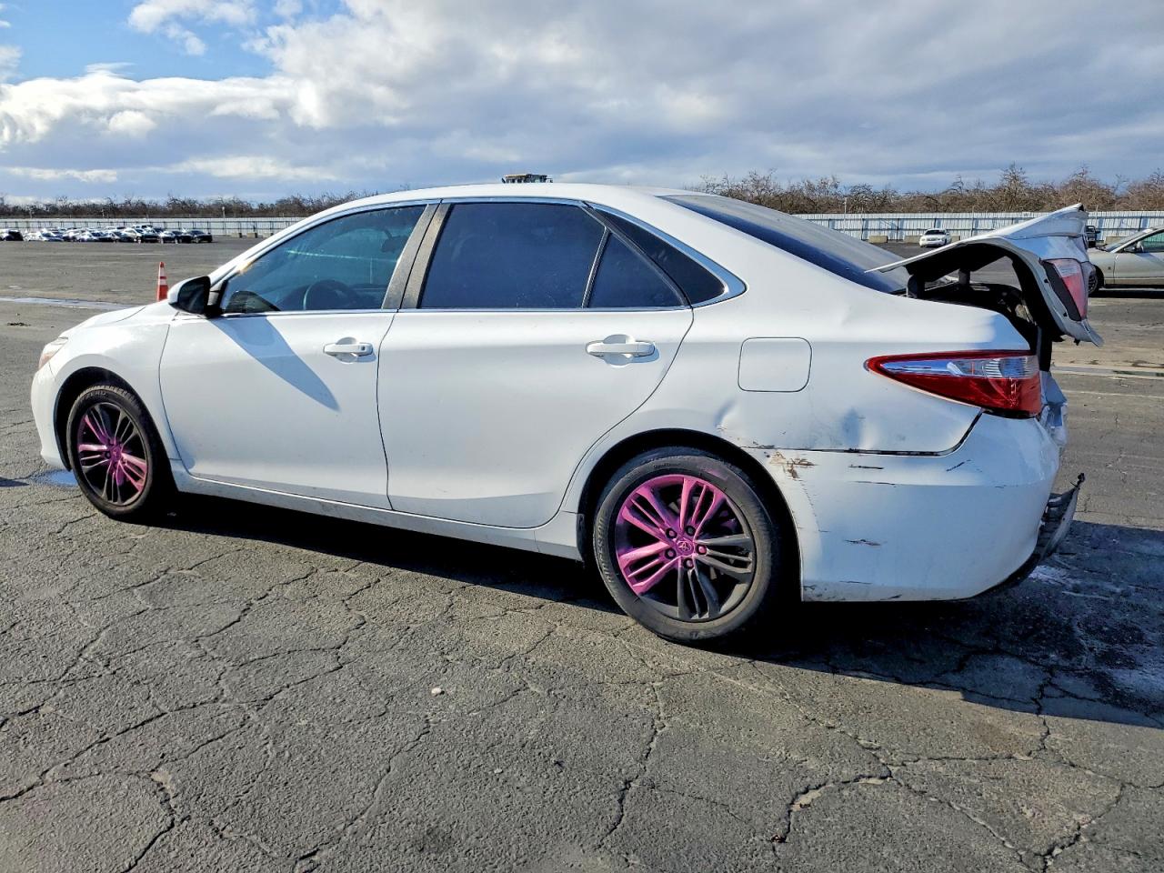 2017 TOYOTA CAMRY LE photo 2
