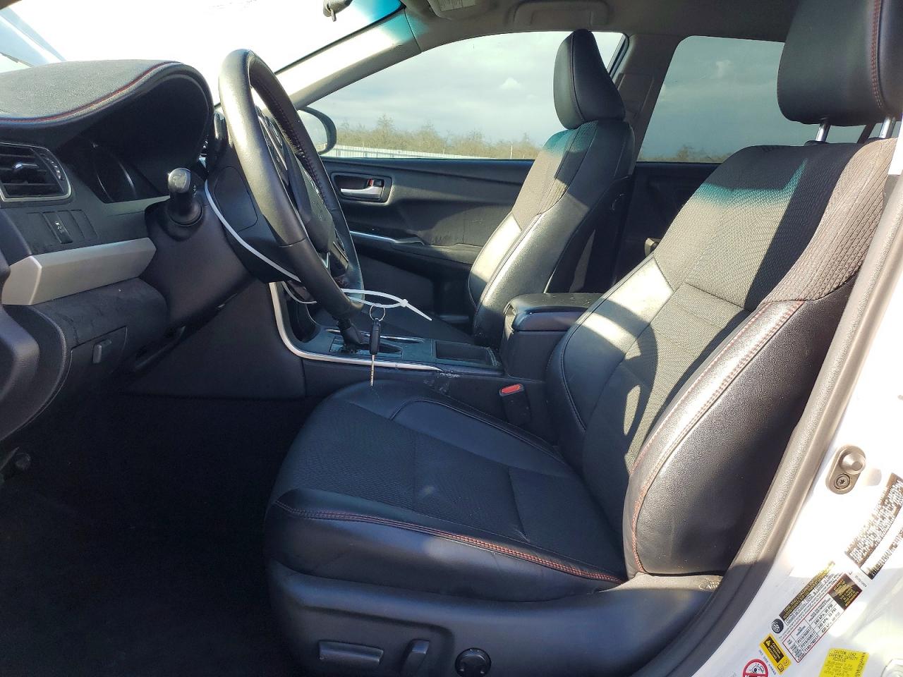 2017 TOYOTA CAMRY LE photo 7