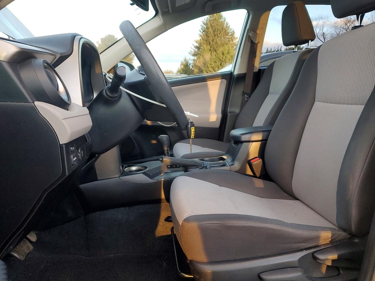 2015 TOYOTA RAV4 LE photo 7