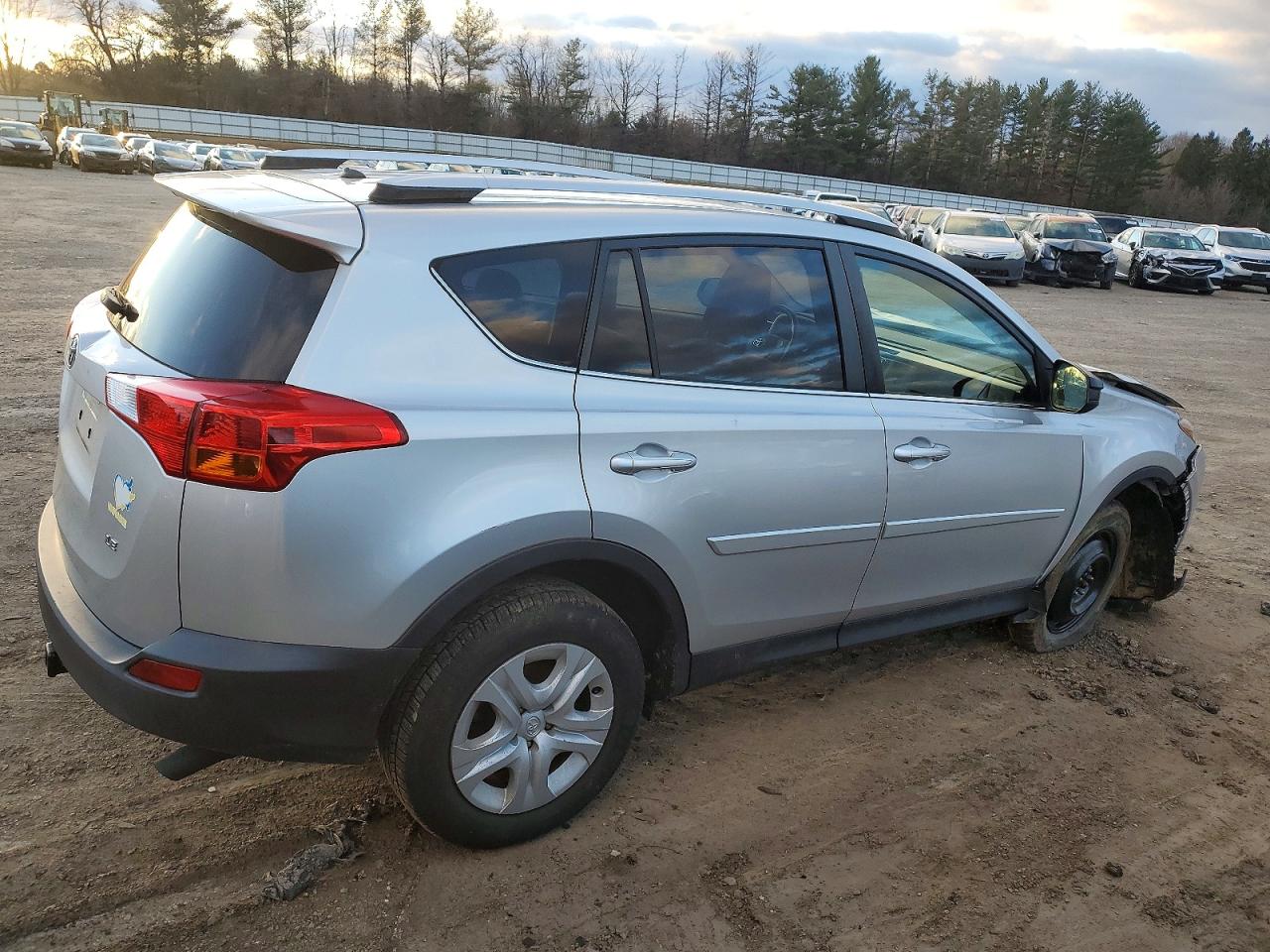 2015 TOYOTA RAV4 LE photo 3