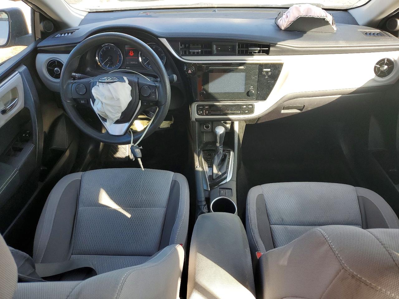 2017 TOYOTA COROLLA L photo 8