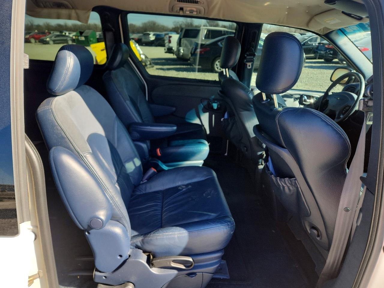 2003 CHRYSLER TOWN & COUNTRY LIMITED photo 11