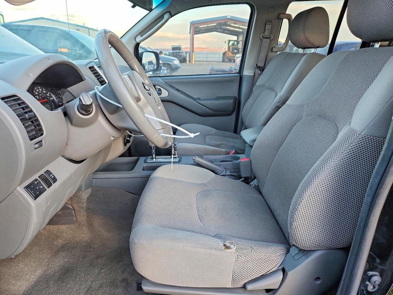 2009 NISSAN FRONTIER CREW CAB SE photo 7