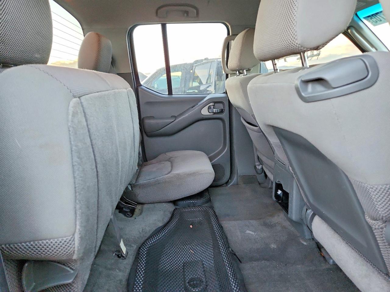 2009 NISSAN FRONTIER CREW CAB SE photo 10