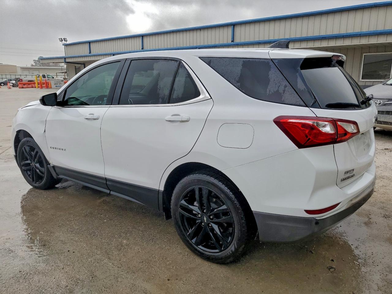 2021 CHEVROLET EQUINOX LT photo 2