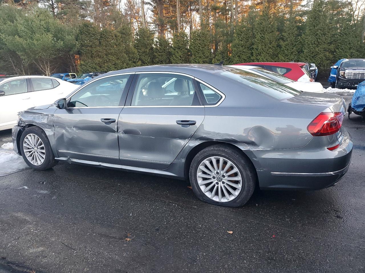 2017 VOLKSWAGEN PASSAT SE photo 2