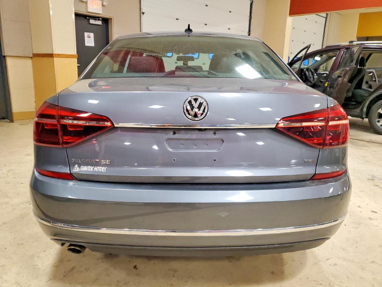 2017 VOLKSWAGEN PASSAT SE photo 6