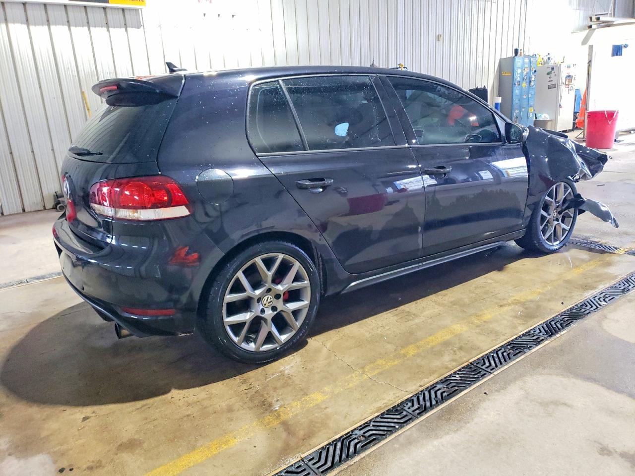 2013 VOLKSWAGEN GTI photo 3