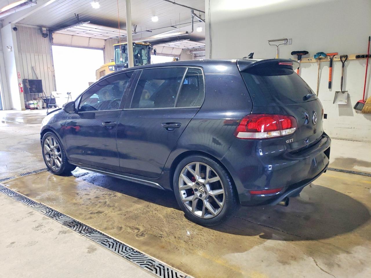 2013 VOLKSWAGEN GTI photo 2