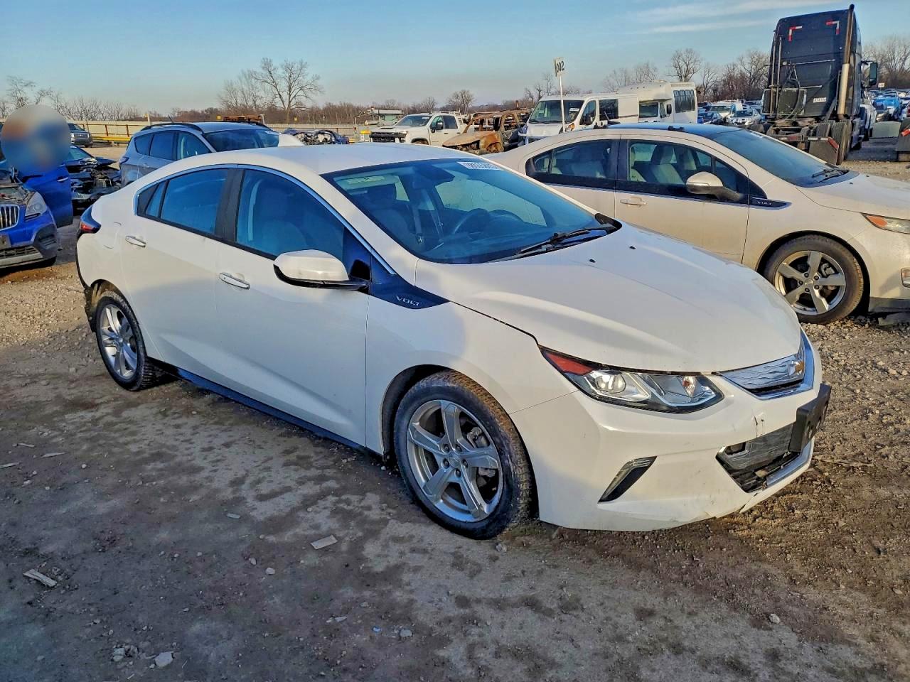 2017 CHEVROLET VOLT LT photo 4