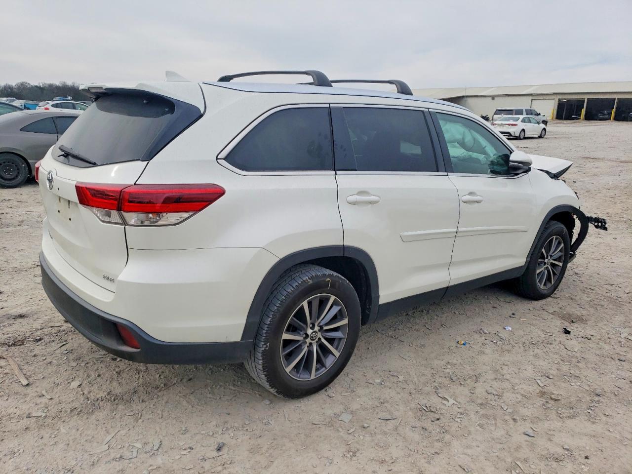 2019 TOYOTA HIGHLANDER SE photo 5