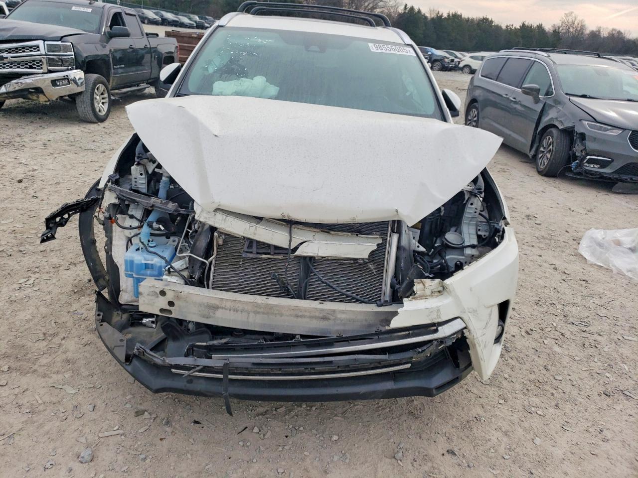 2019 TOYOTA HIGHLANDER SE photo 9