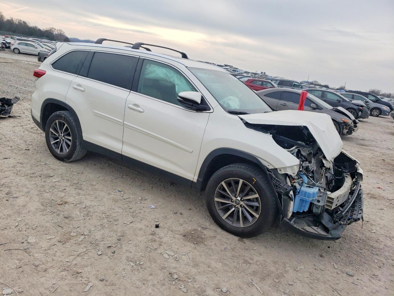 2019 TOYOTA HIGHLANDER SE photo 7