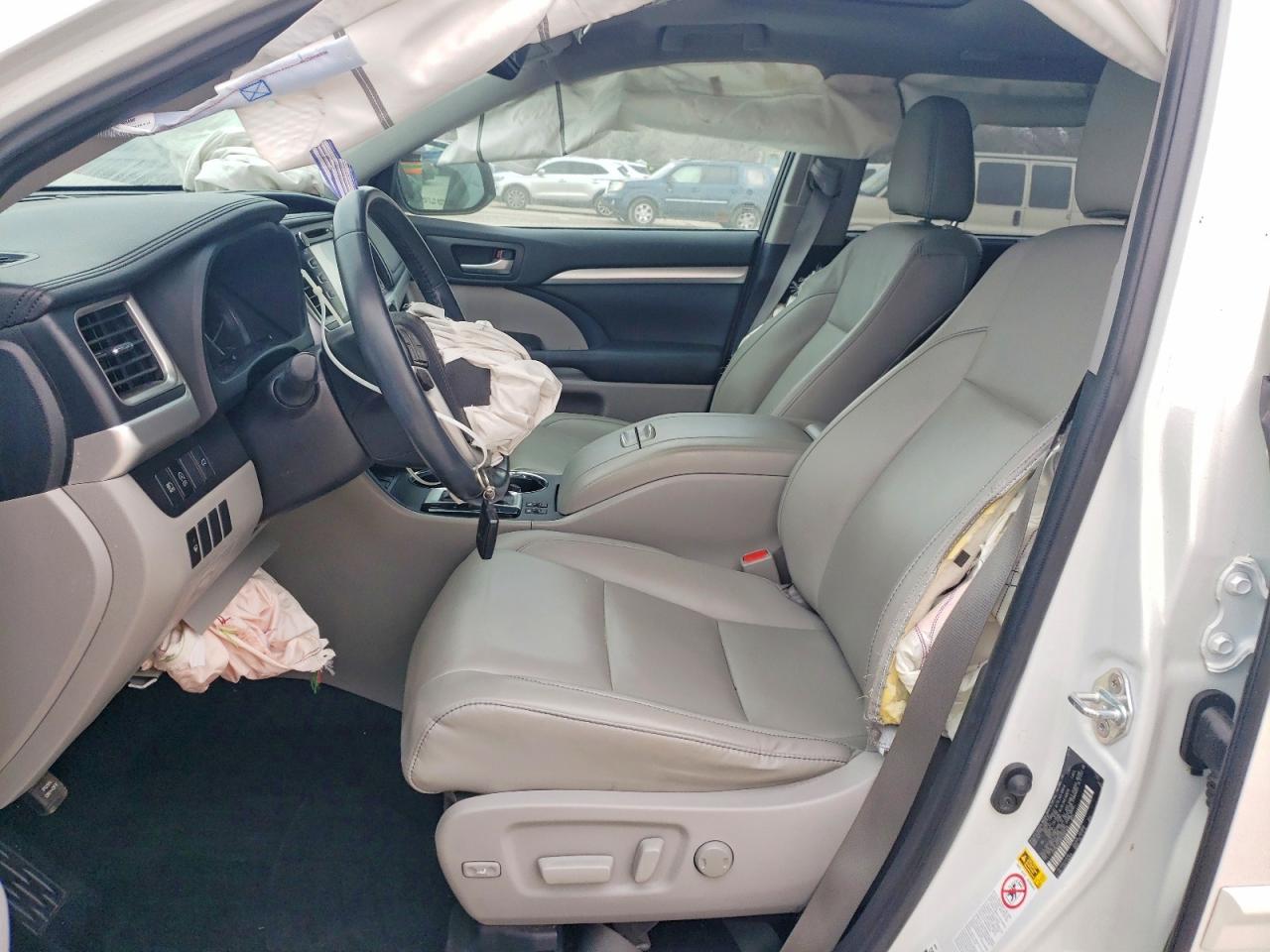 2019 TOYOTA HIGHLANDER SE photo 13