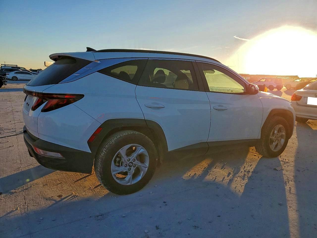 2024 HYUNDAI TUCSON SEL photo 3