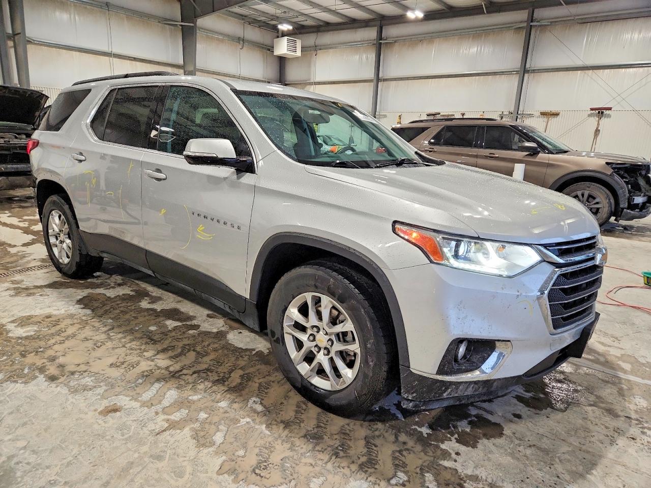 2019 CHEVROLET TRAVERSE LT photo 4