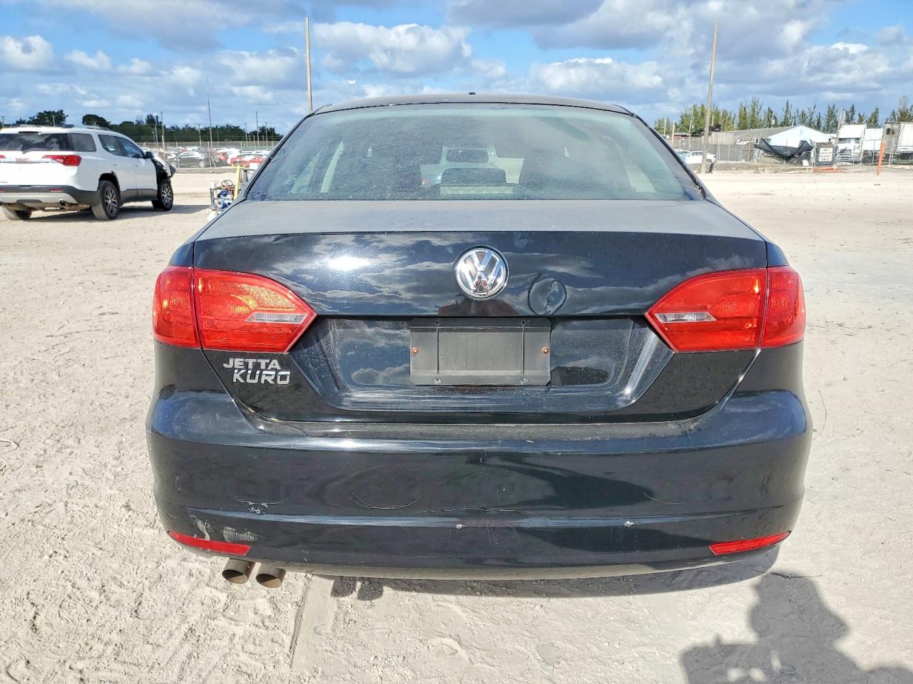 2013 VOLKSWAGEN JETTA BASE photo 6