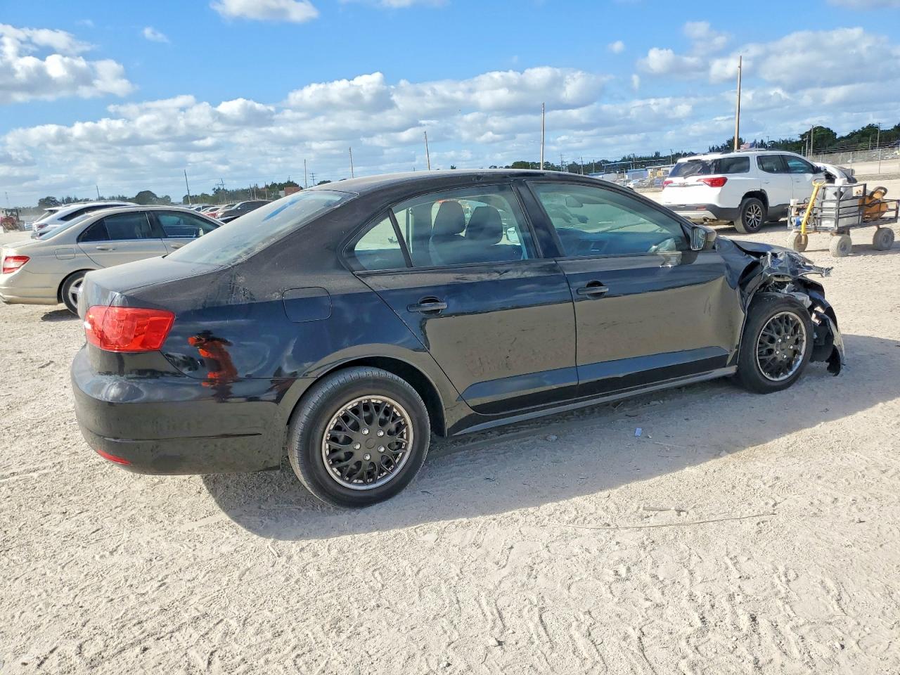 2013 VOLKSWAGEN JETTA BASE photo 3