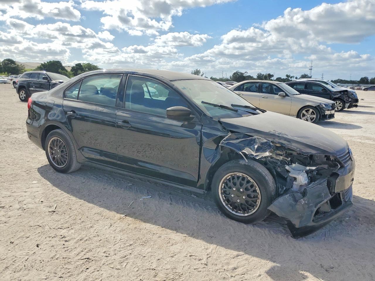 2013 VOLKSWAGEN JETTA BASE photo 4