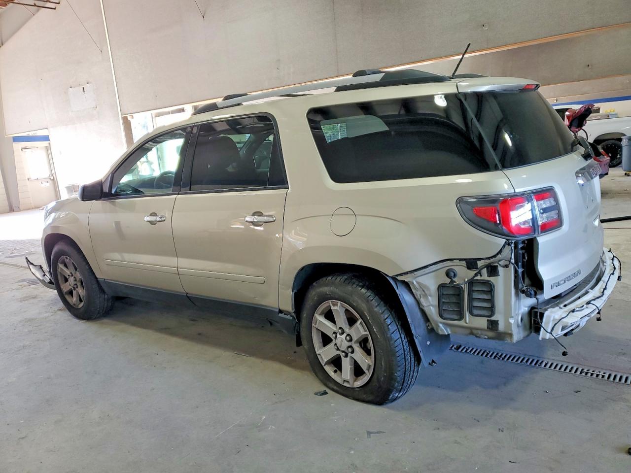 2015 GMC ACADIA SLE photo 2