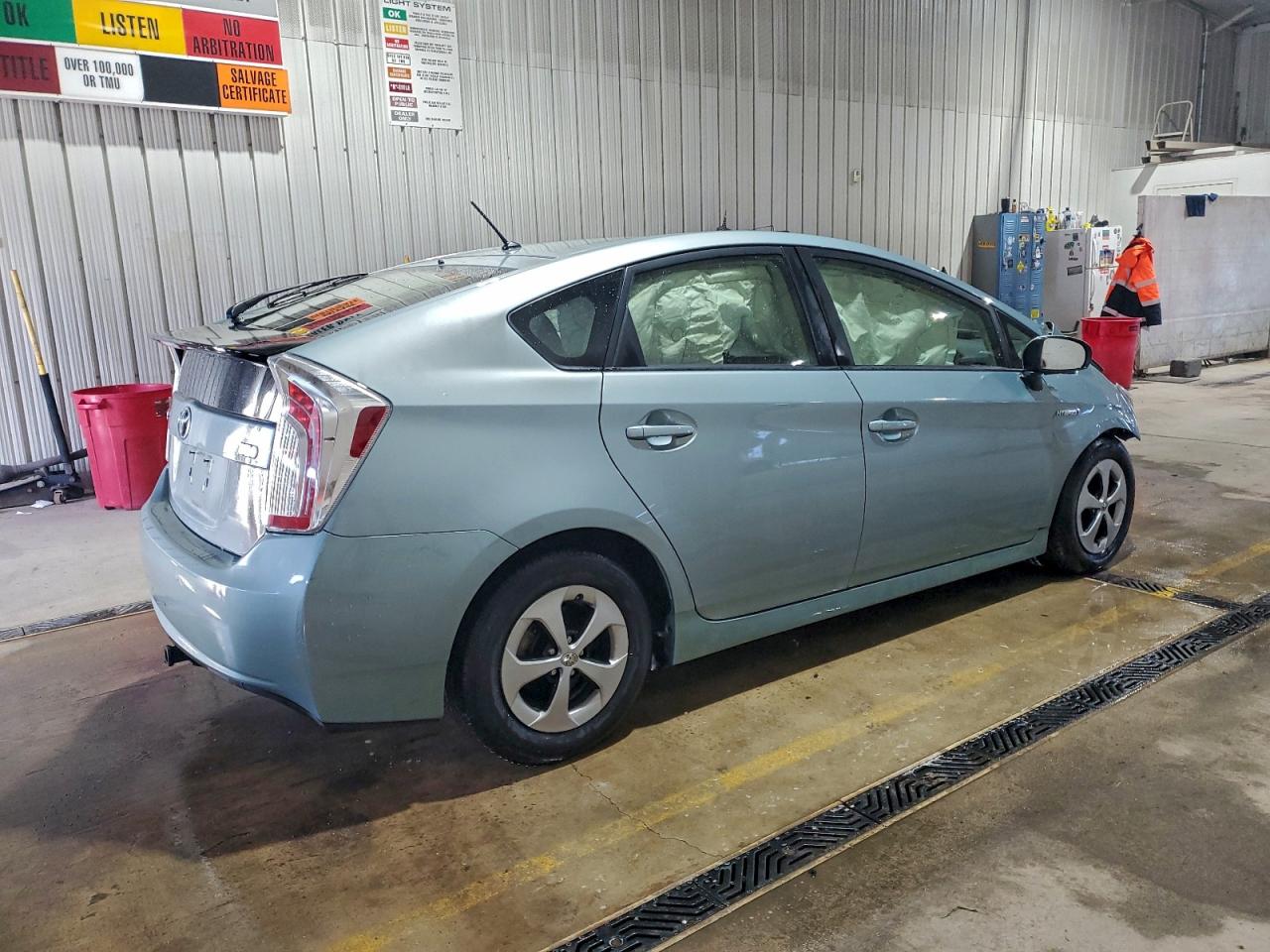 2015 TOYOTA PRIUS photo 3