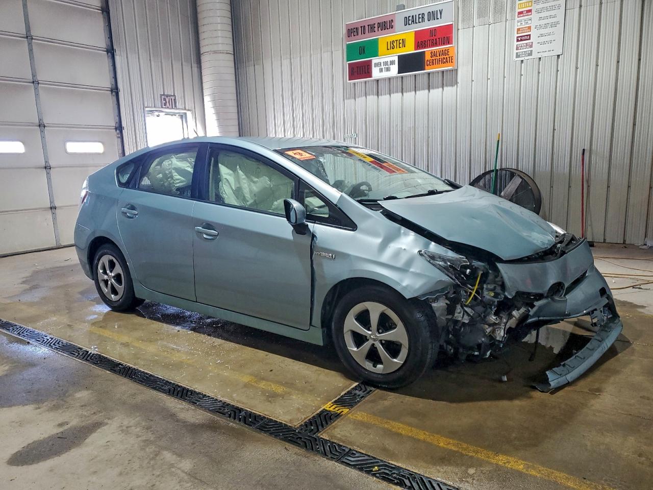 2015 TOYOTA PRIUS photo 4