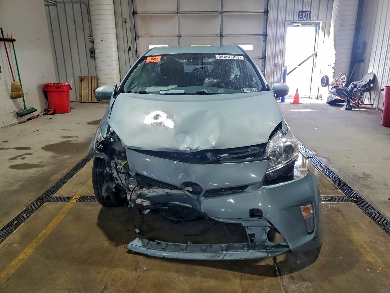 2015 TOYOTA PRIUS photo 5