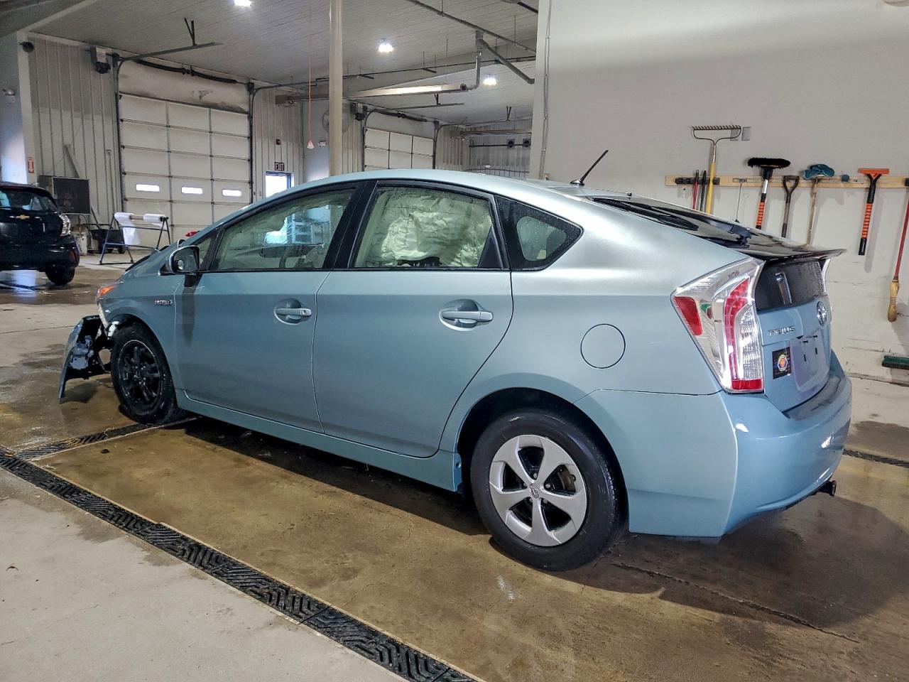 2015 TOYOTA PRIUS photo 2