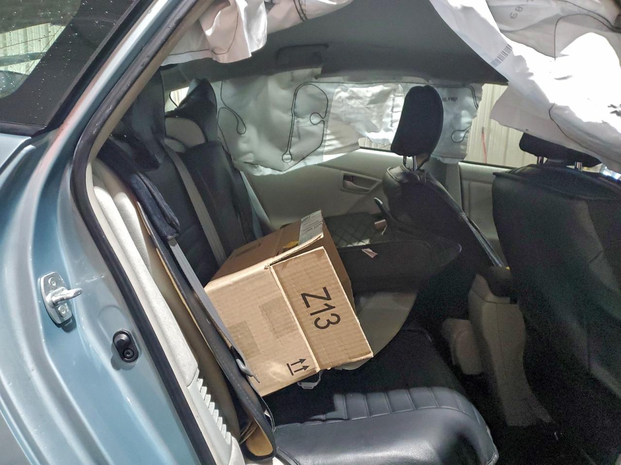 2015 TOYOTA PRIUS photo 10