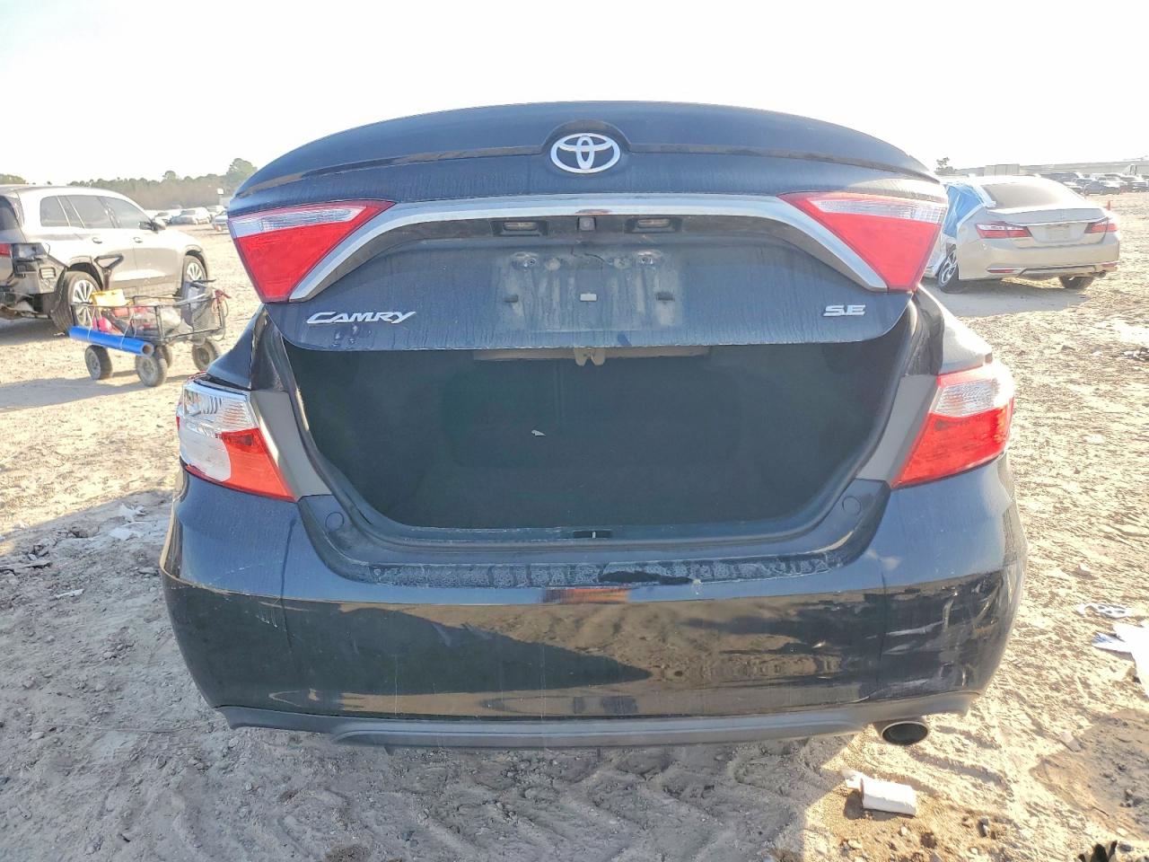 2017 TOYOTA CAMRY LE photo 6